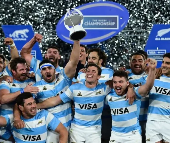 argentina celebrates after the historic win at jos amalfitani stadium photo afp