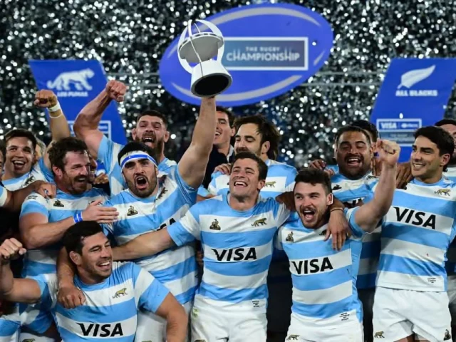 argentina celebrates after the historic win at jos amalfitani stadium photo afp
