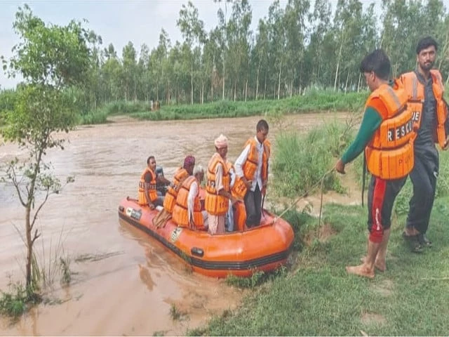 rescue officials ferry stranded villagers to safety as floodwaters engulf low lying areas near narowal amid relentless monsoon rains sweeping across punjab photo online