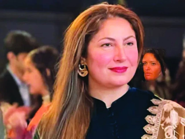 saima noor photo file