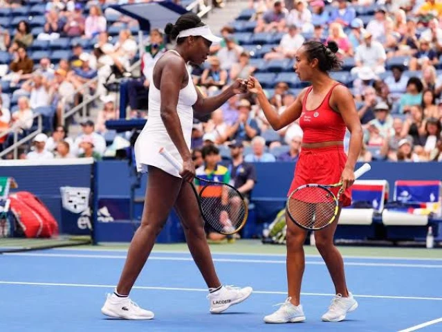 venus williams of the united states left and leylah fernandez of canada talk on the court during a first round women during the u s open tennis championships photo afp