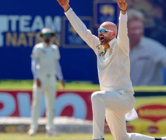 australia s nathan lyon says england should play a spinner during the ashes photo afp