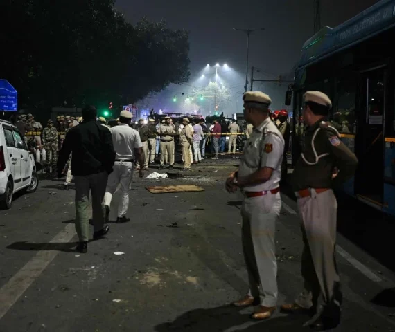 security personnel gather at the blast site after an explosion near the red fort in the old quarters of delhi on november 10 2025 indian fire officers on november 10 reported injuries after fire engulfed several vehicles close to the capital s landmark red fort but the cause of the blaze was not confirmed photo afp