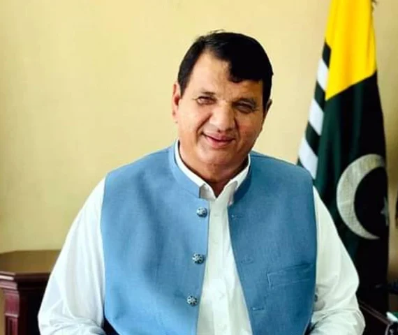 federal minister for kashmir affairs and gilgit baltistan amir muqam was remain unhurt in the accident near muree photo app